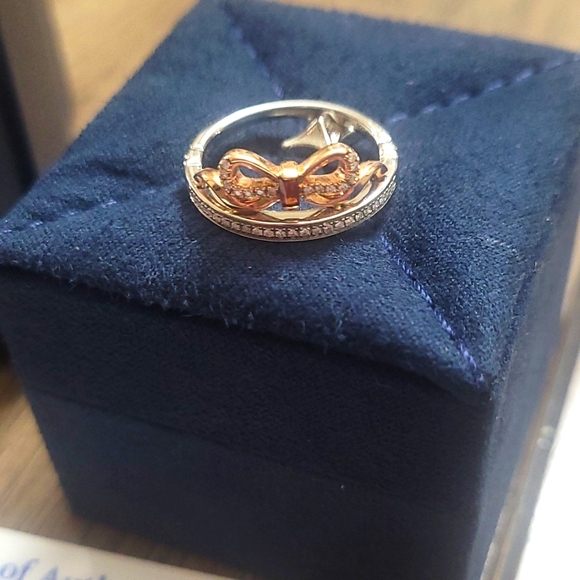 DISNEY ENCHANTED GARNET BOW RING - Picture 2 of 5